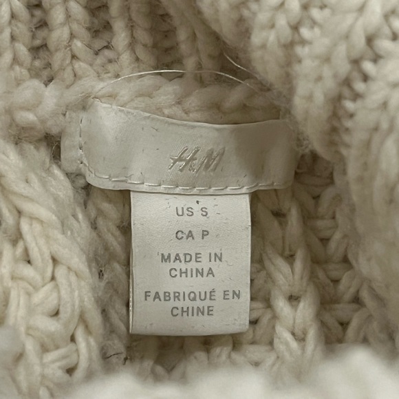 H&M Sleeveless Cream Turtleneck Sweater Vest - Picture 5 of 7